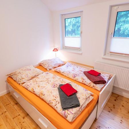 Ferienwohnung Am Waldrand Бад Ласфе Екстериор снимка